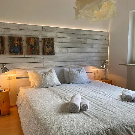 Bergwohnung Mit Balkon - 2 Schlafzimmer, Parkplatz, Direkt An Wanderwegen *