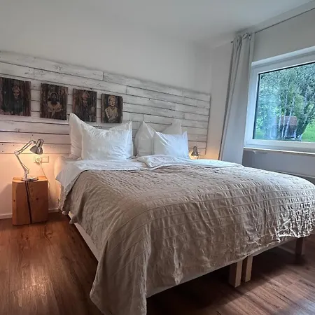 Lägenhet Bergwohnung Mit Balkon - 2 Schlafzimmer, Parkplatz, Direkt An Wanderwegen