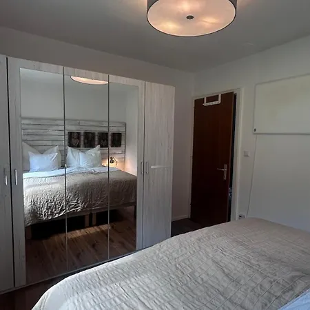 Lägenhet Bergwohnung Mit Balkon - 2 Schlafzimmer, Parkplatz, Direkt An Wanderwegen *