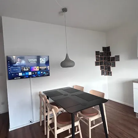 Bergwohnung Mit Balkon - 2 Schlafzimmer, Parkplatz, Direkt An Wanderwegen Lägenhet *