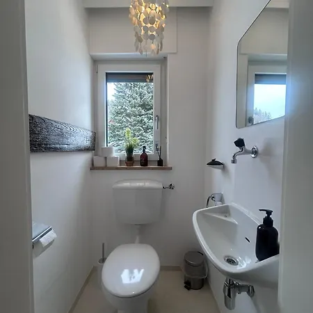 Lägenhet Bergwohnung Mit Balkon - 2 Schlafzimmer, Parkplatz, Direkt An Wanderwegen *