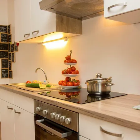 Appartement Bergwohnung Mit Balkon - 2 Schlafzimmer, Parkplatz, Direkt An Wanderwegen